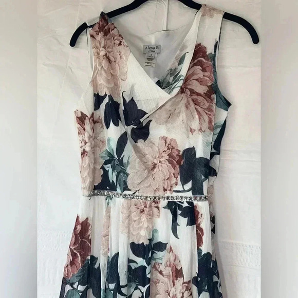 NWT Floral Dress With Rhinestone Waist/shimmer fabric - Picture 10 of 16